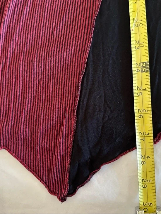 Parsley & Sage Tunic Top Size Medium Black and Burgundy Asymmetrical Hem - Picture 7 of 7